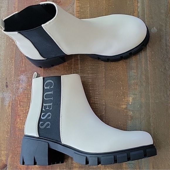 GUESS Lug Sole Chelsea Boots - Picture 3 of 10